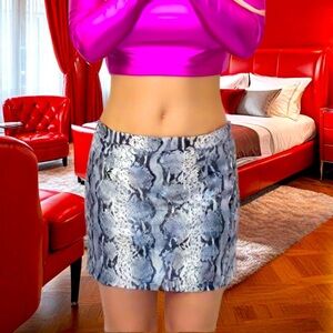 Gorgeous Snakeskin Print Faux leather skirt by Joe size 14